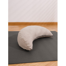 Подушка для медитации Yogastuff Полумесяц с гречихой 38х15х9 см. Бежевый лён